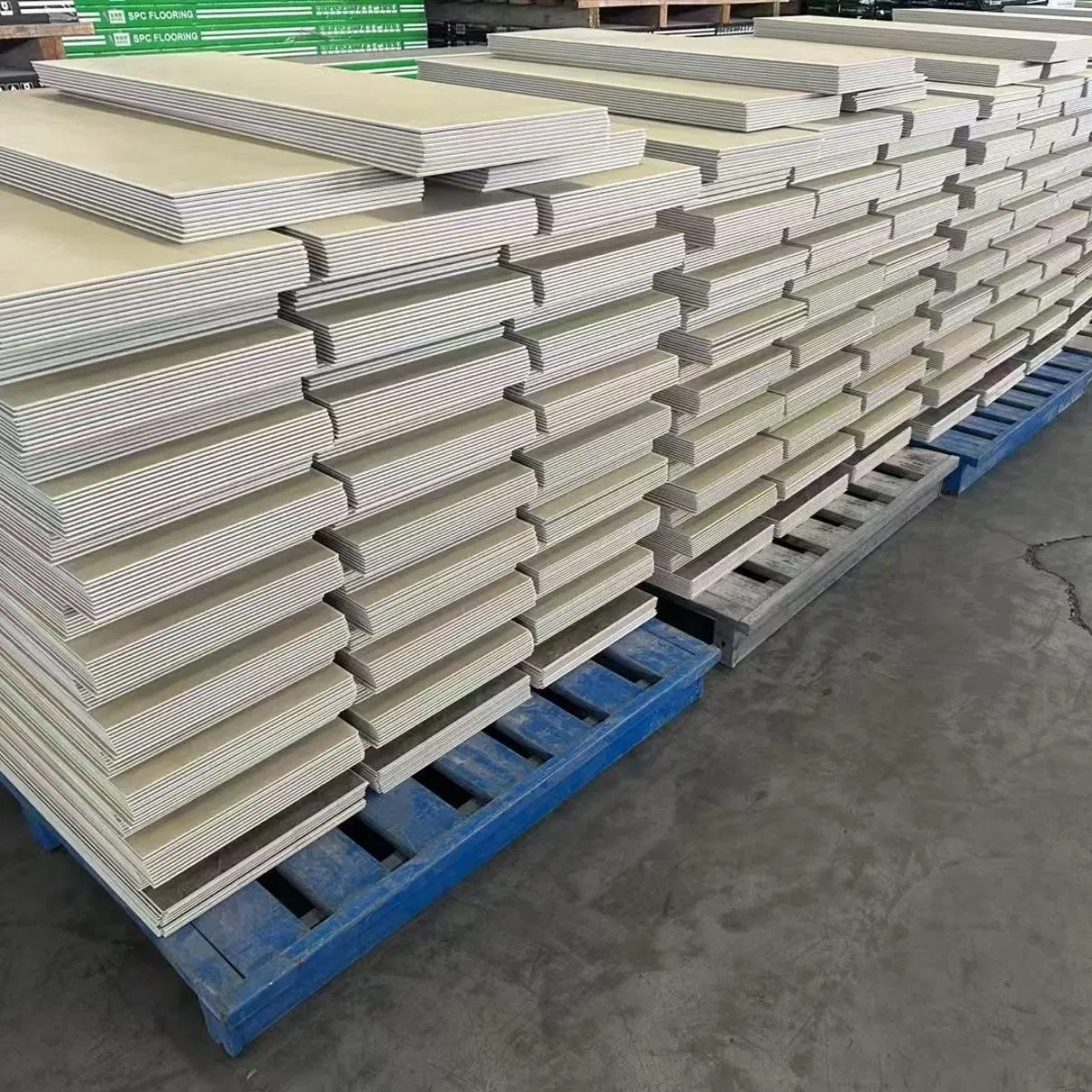 Factory Price 4.5mm IXPE Vinyl PVC Plank Spc Flooring with Soundproof