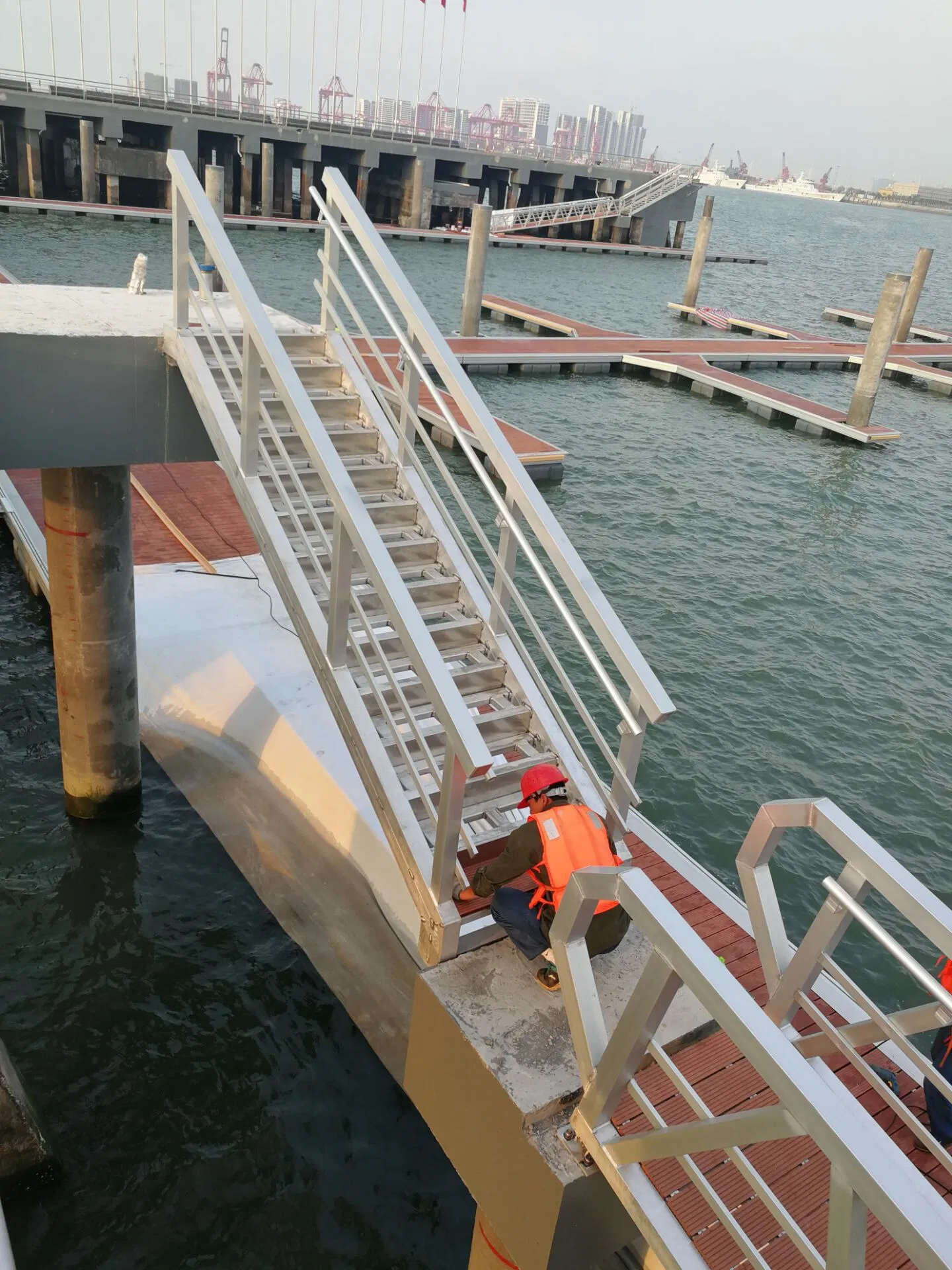 China Manufactured Aluminum Alloy Gangway Ladder with Handrail