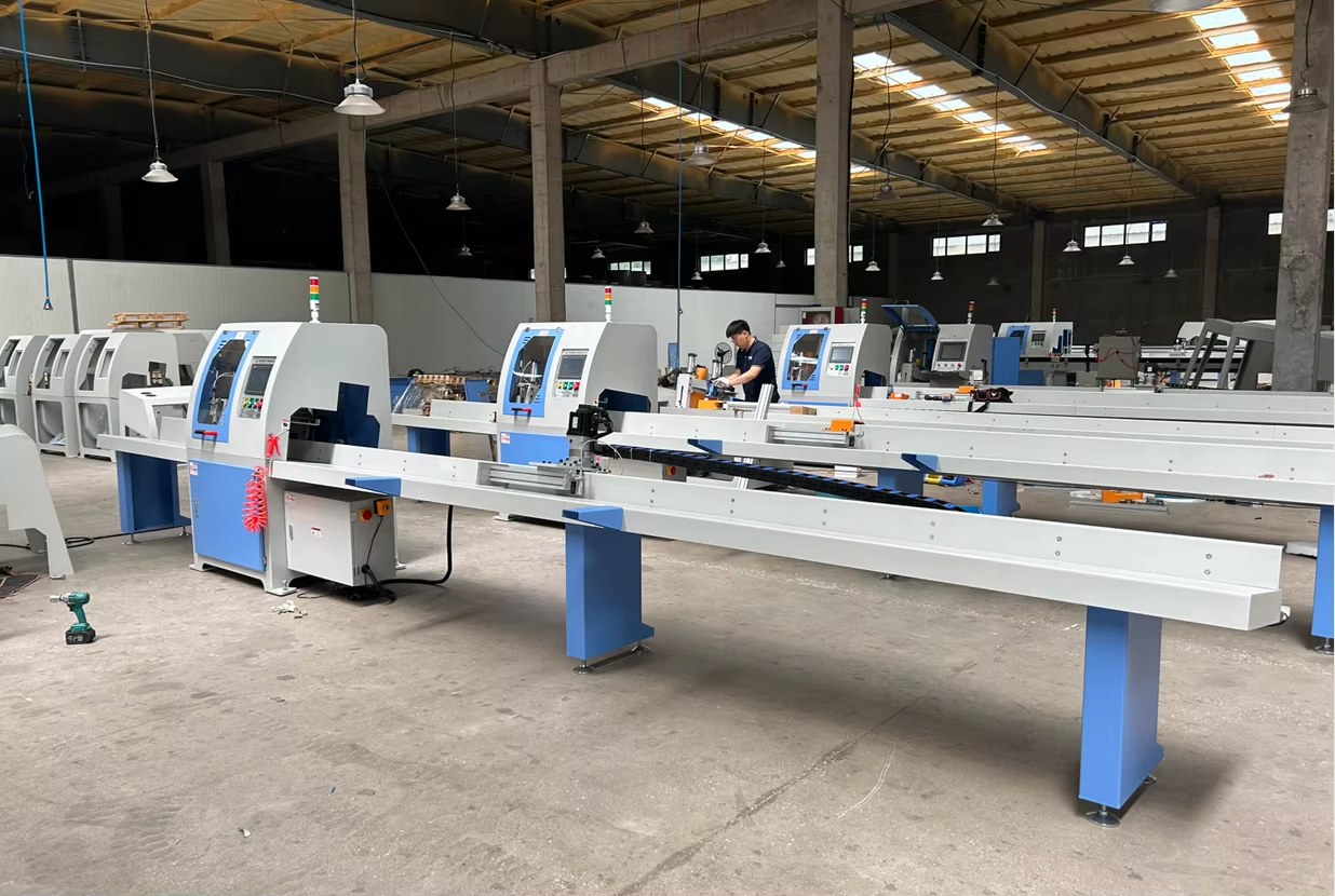 Циркулярная пила по дереву для поперечной резки торцовочная