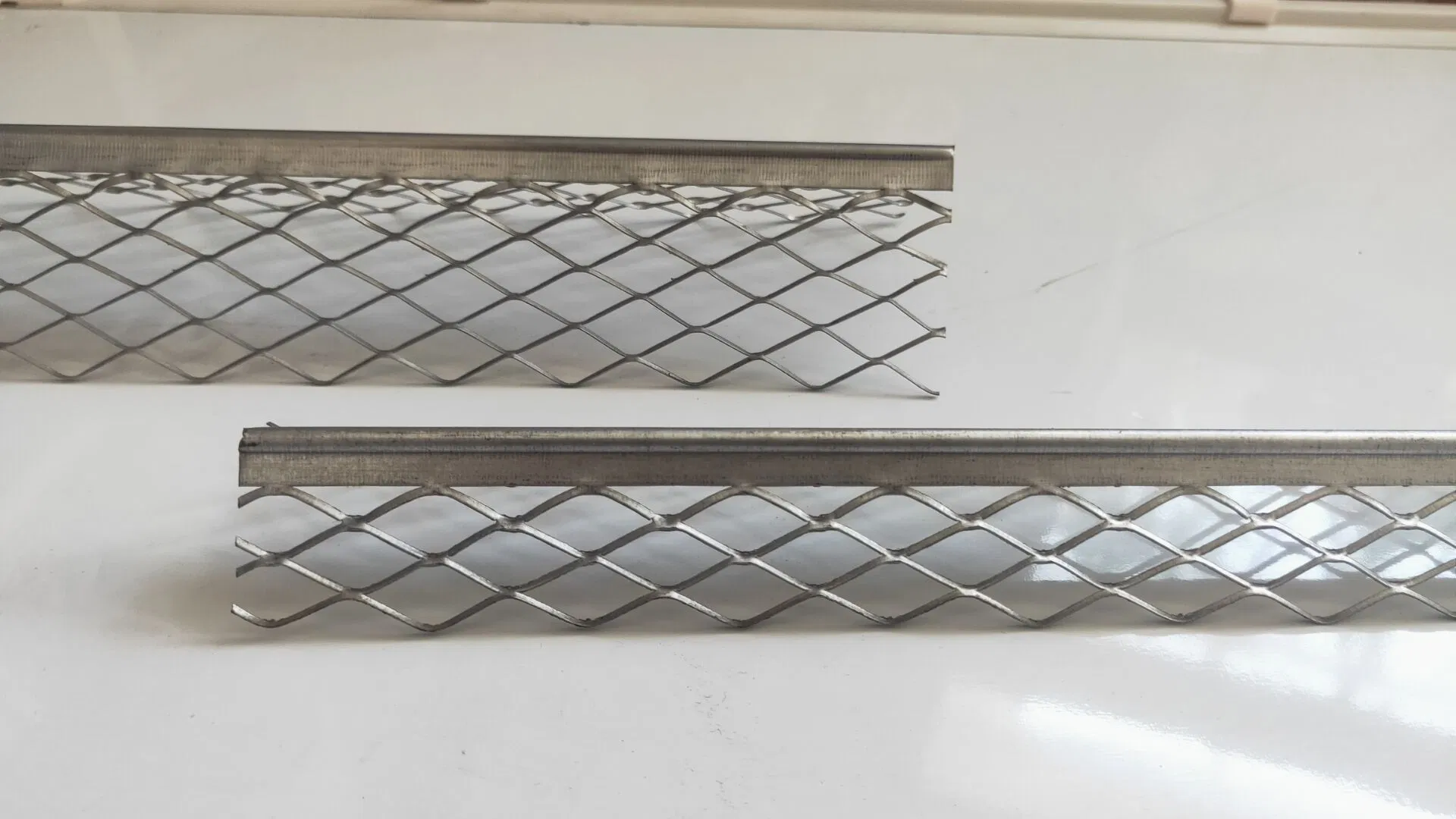 Galvanized Building Material 25mm - 70mm Width Plaster External Render Angle Bead