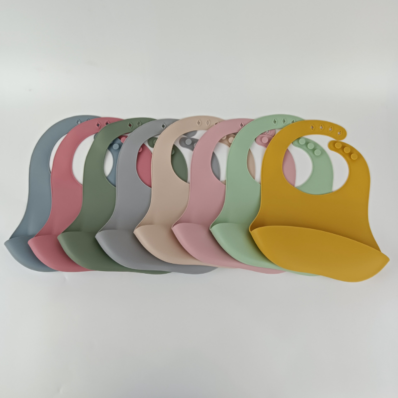 Waterproof and Oil Proof Silicone Bib with Adjustable Neck Circumference, Perfect for Babies to Eat Without Getting Dirty Clothes