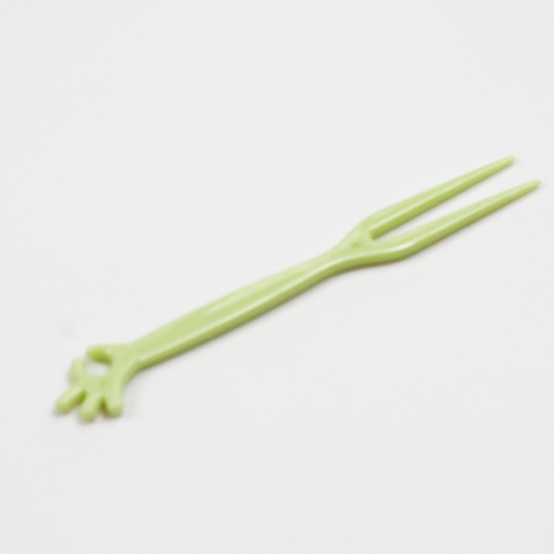 Green Color Disposable Plastic Tableware 83mm Length PS Plastic Fruit Fork Customizable Party Supply