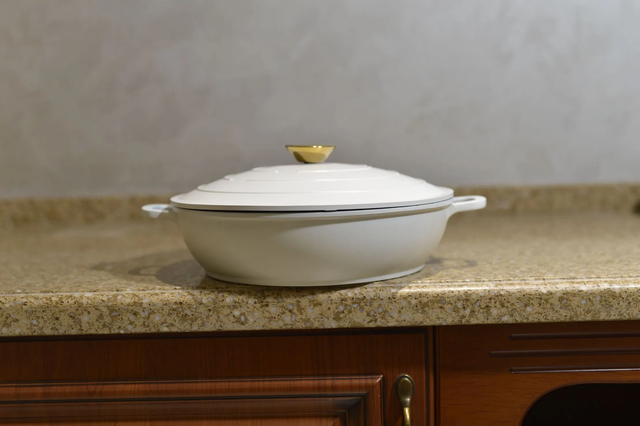 Premium White Color Aluminum Cookware 28cm Soup Pot with Metal Lid