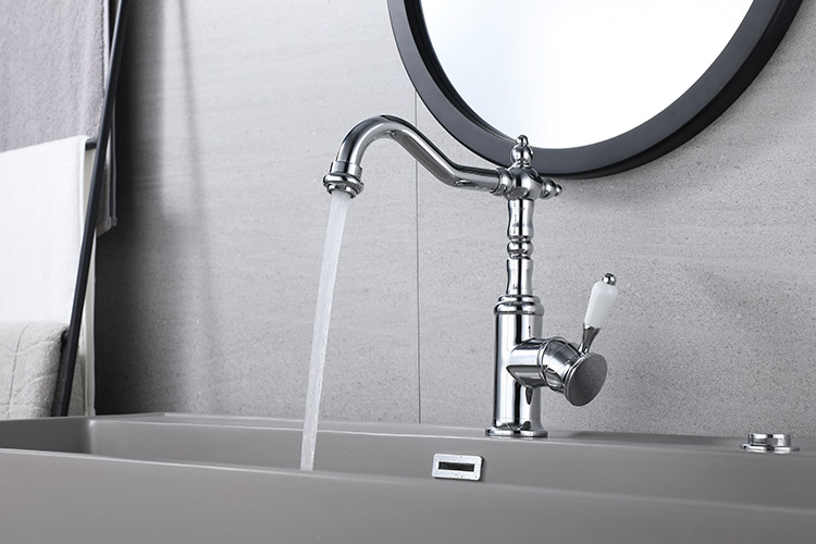 UK, Europe, Australia Classical Chromed Finish Single Lever Handle Brass Kitchen Faucet Mixer