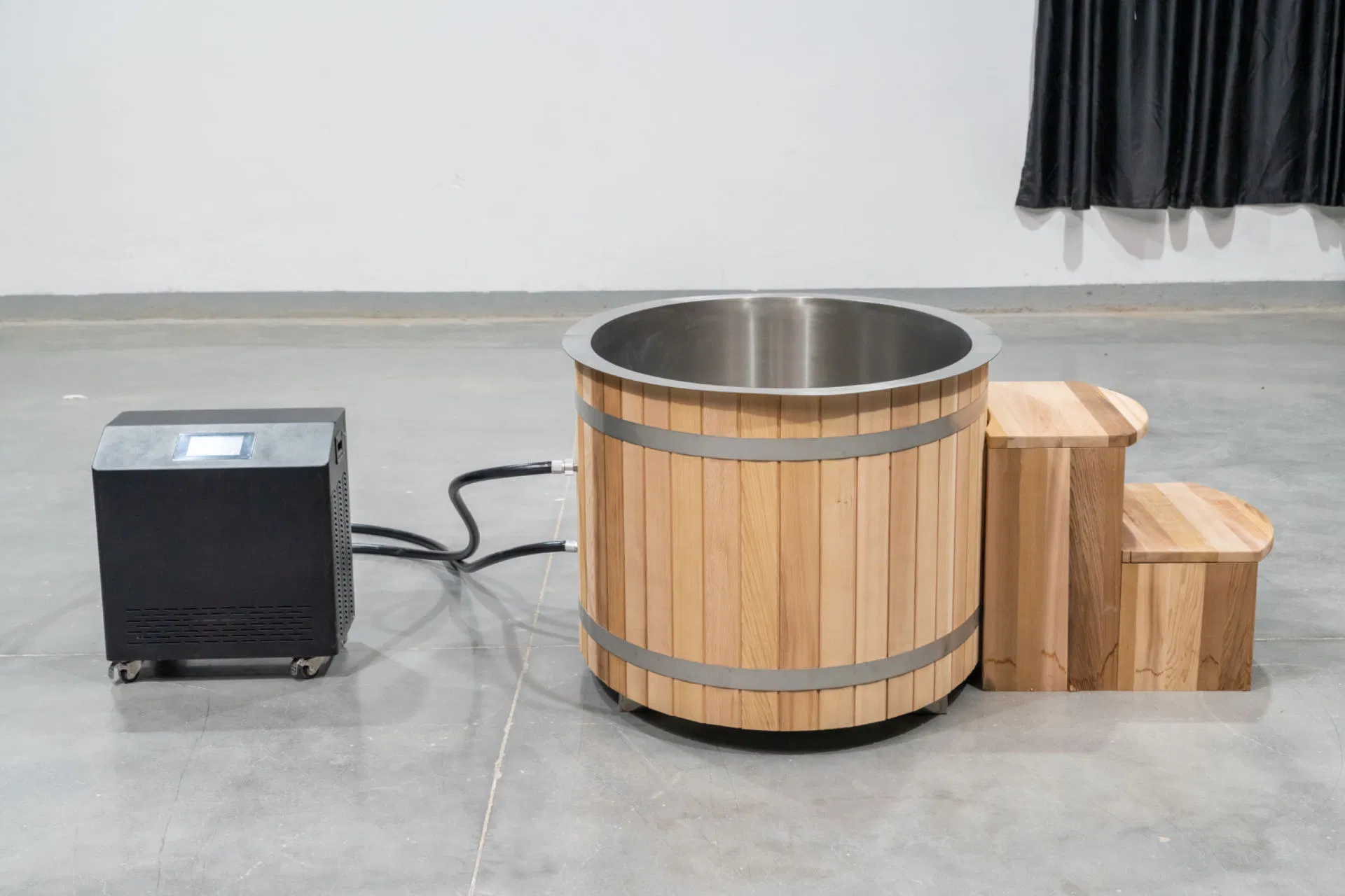 Smartmak Barrel Ice Bath Cold Plunge Tubs Made of Thermo Wood with PP or 304 Liner