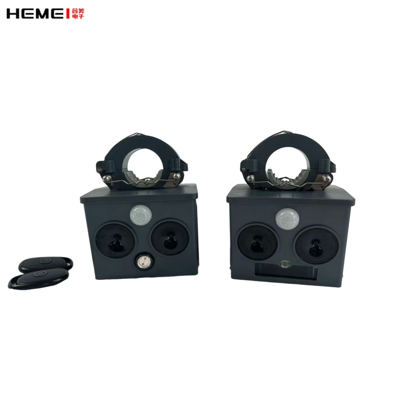 Powerful Ultrasonic and Flash Bird Repeller for Birds Cat Flying Animals Control