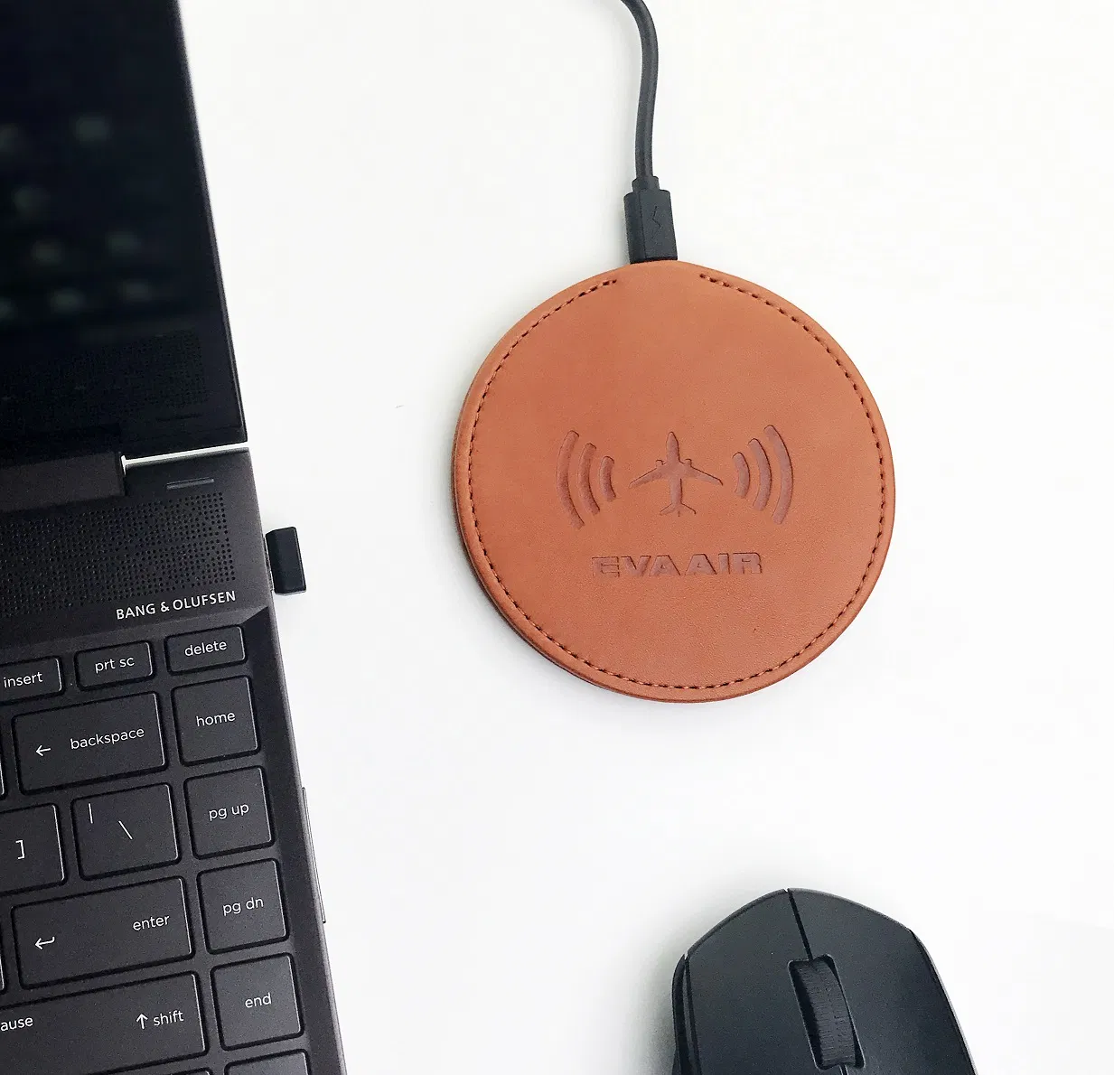 Leather Mobile Phone Wireless Charger Power Bank for Power Supply