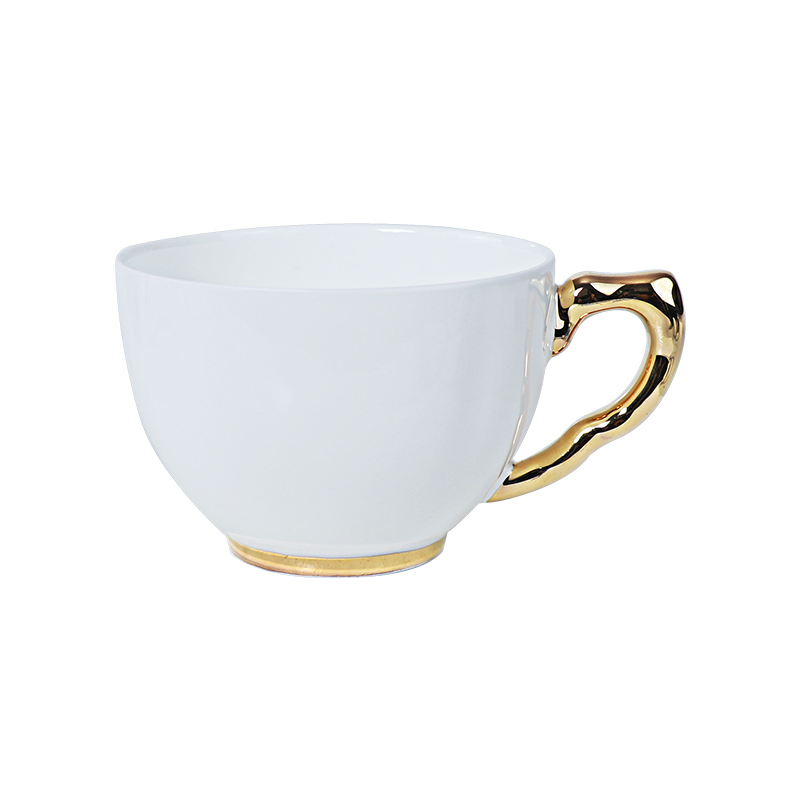 Набор кофейных чашек Bone China с золотой окантовкой