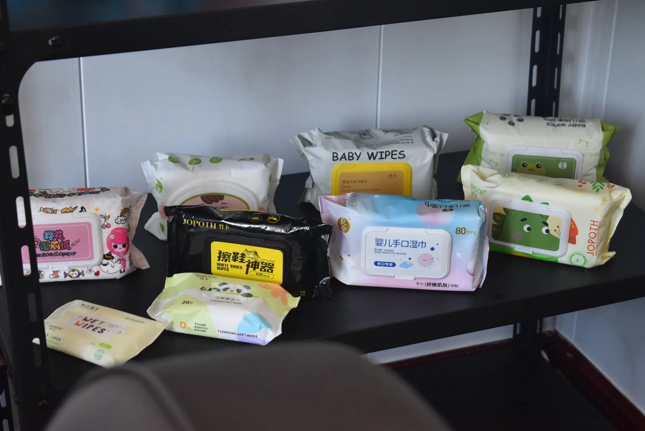 OEM Factory's High Quality Eco-Friendly Disposable Wet Wipes for Babies Non-Woven Fabric 80PCS Packaged Wholesale