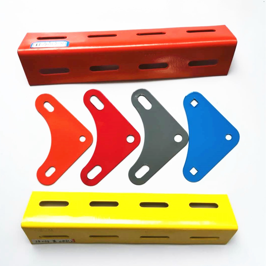 China Supply Good Quality Galvanized Slotted Steel Angle with Hole