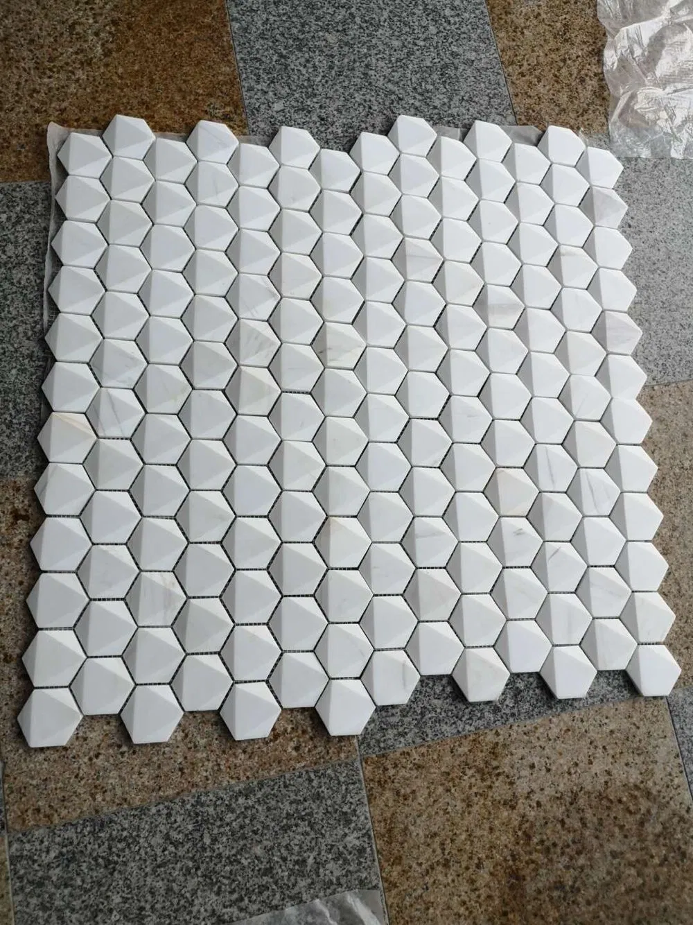 Indoor/Outdoor Decoration Marble Mosaic Tiles for Kitchen/Bathroom/Pool Floor Tile Design
