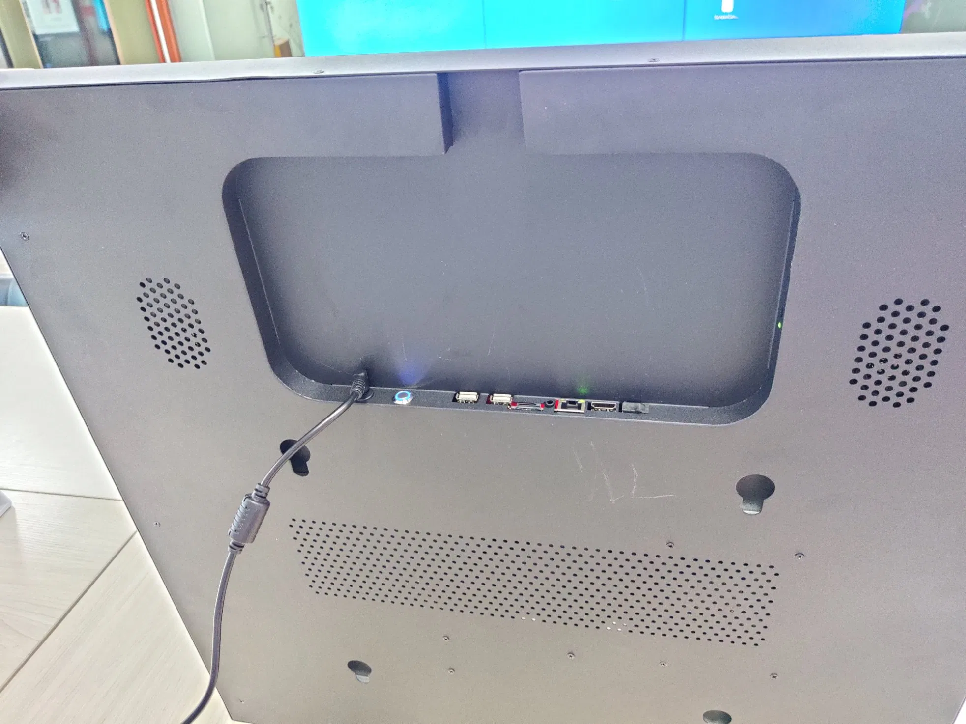 32-дюймовый квадратный рекламный дисплей Android