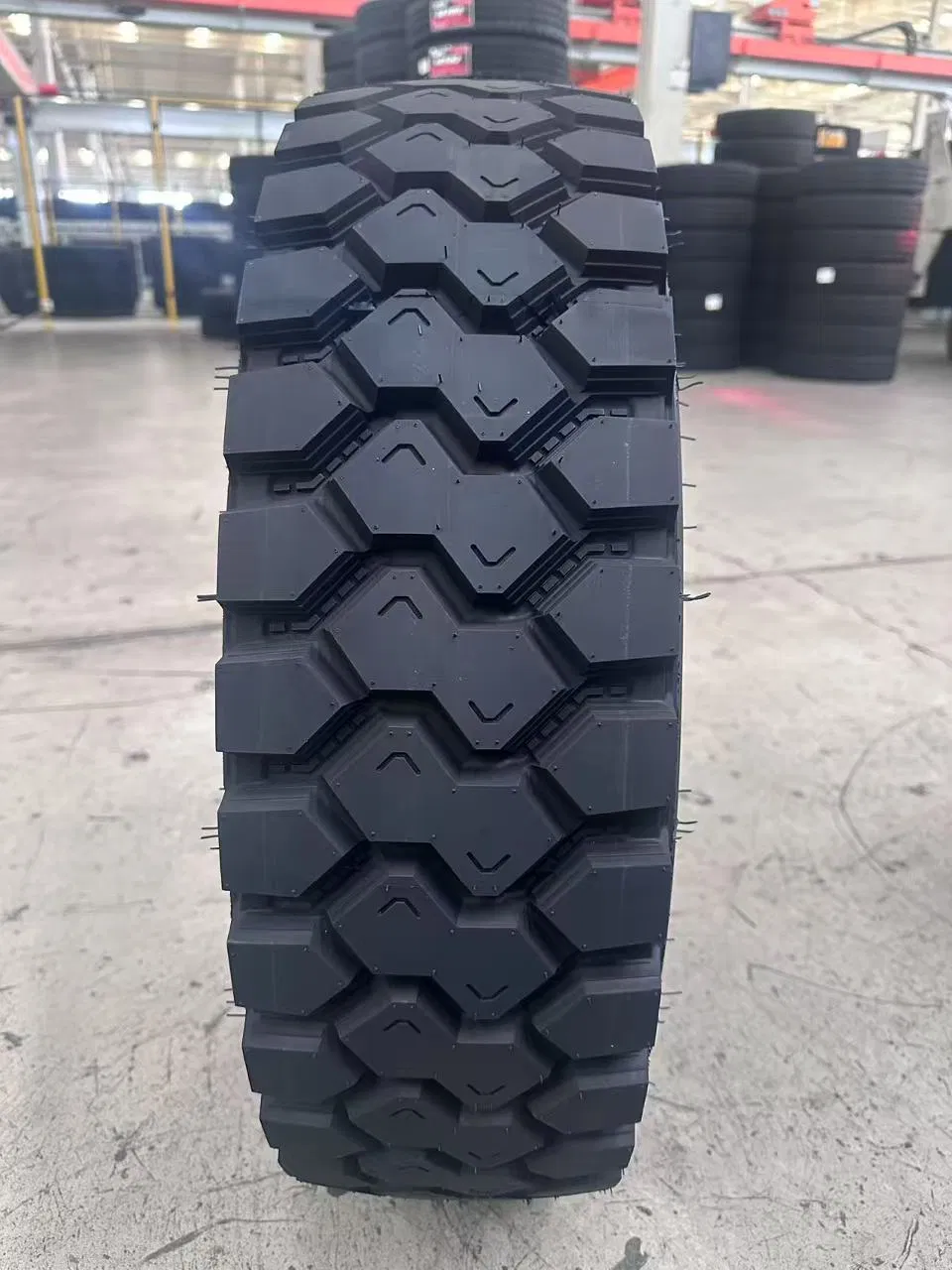 Шина грузовая 215/75 R17.5 с блочным протектором