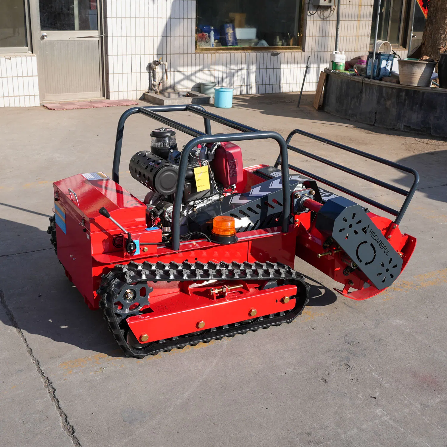 Бензиновый робот-газонокосилка с дистанционным управлением