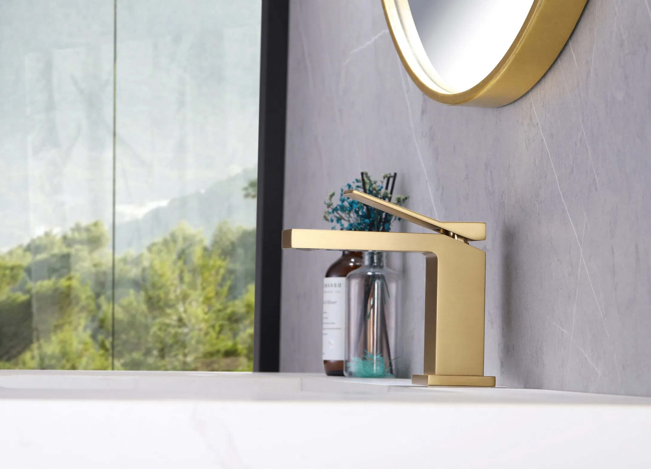 Sanitary Ware PVD Brushed Gold Bathrooms Sink Square Short H59 Brass Faucet