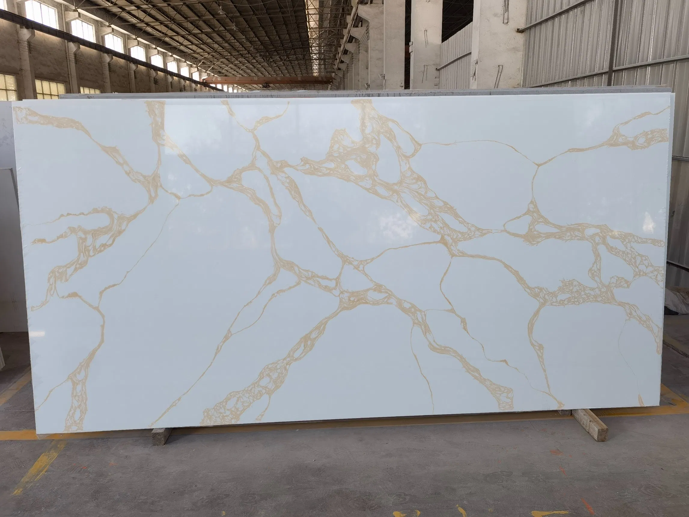 Calacatta White with Gold Veins Popular Quartz Stone Countertop/Vanity Top/Table Top/Floor Tiles