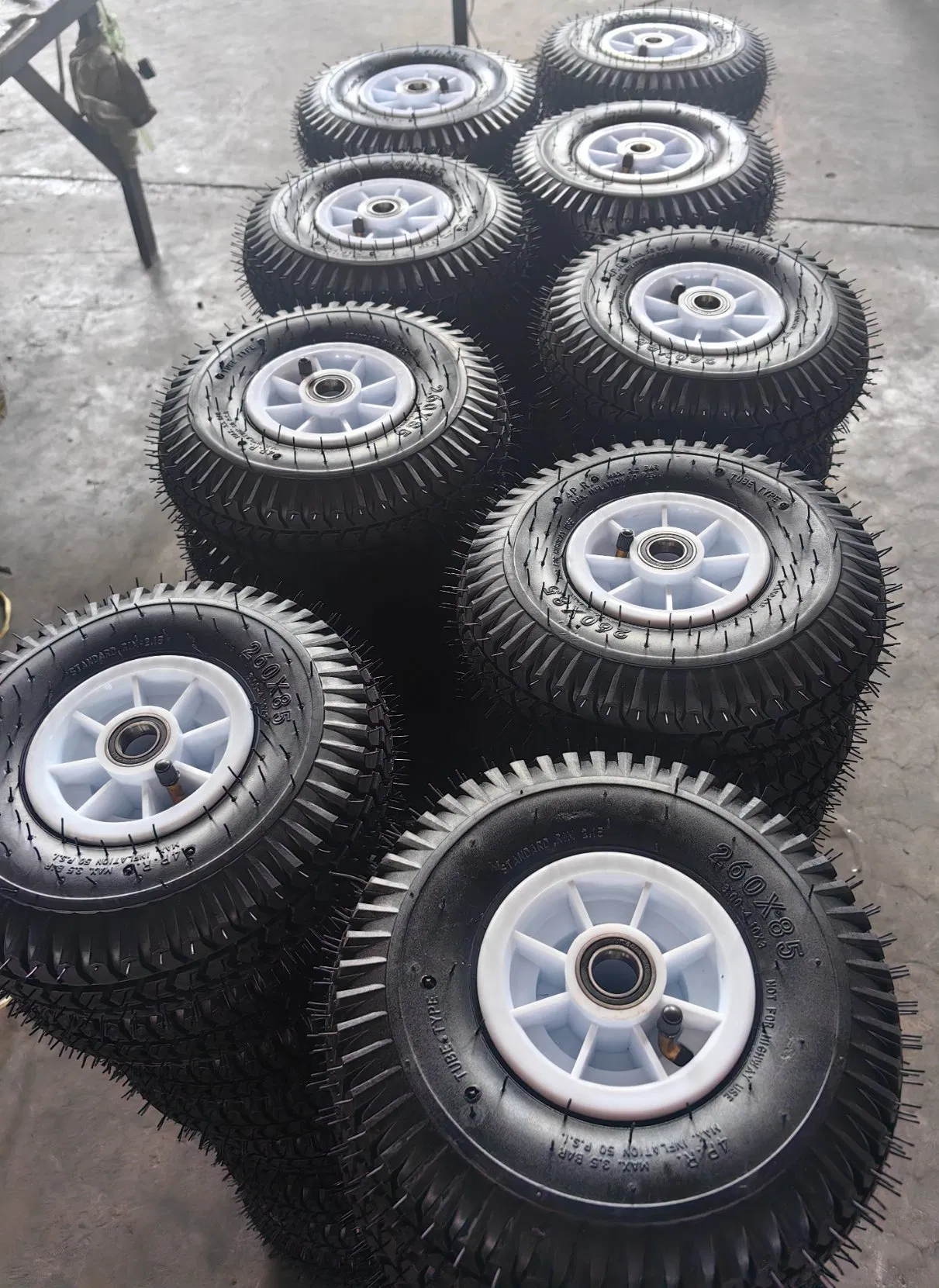 Air Filled Pneumatic Rubber Wheel 260 mm for Scooters