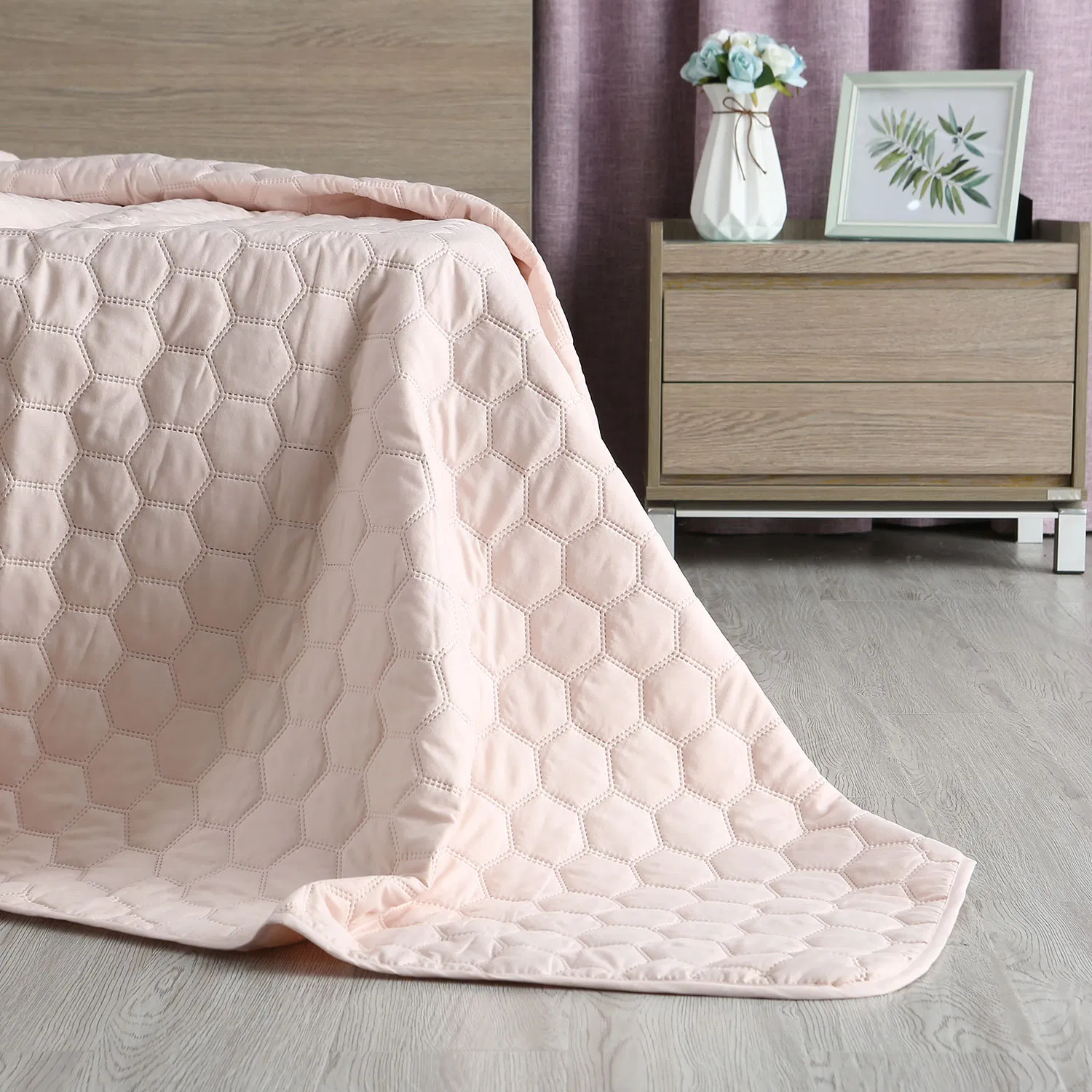 Comfortable Simple Summer Thin Pink Jacquard Blankets for Home Use