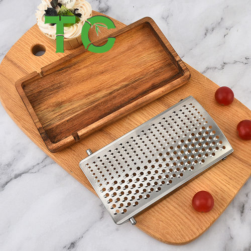 Тёрка для сыра из акации со стальной тёркой и деревянной подставкой