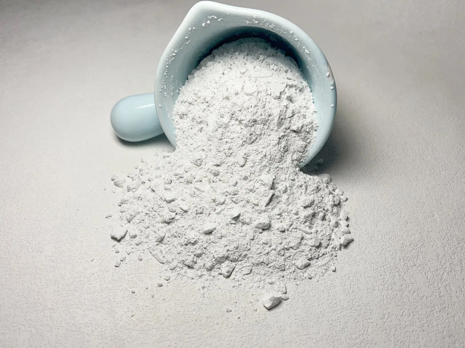 Monolithic Insulating Castables Refractories for Glass Furnace