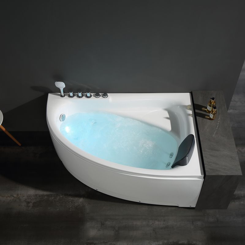 Угловая ванна-джакузи с гидромассажем