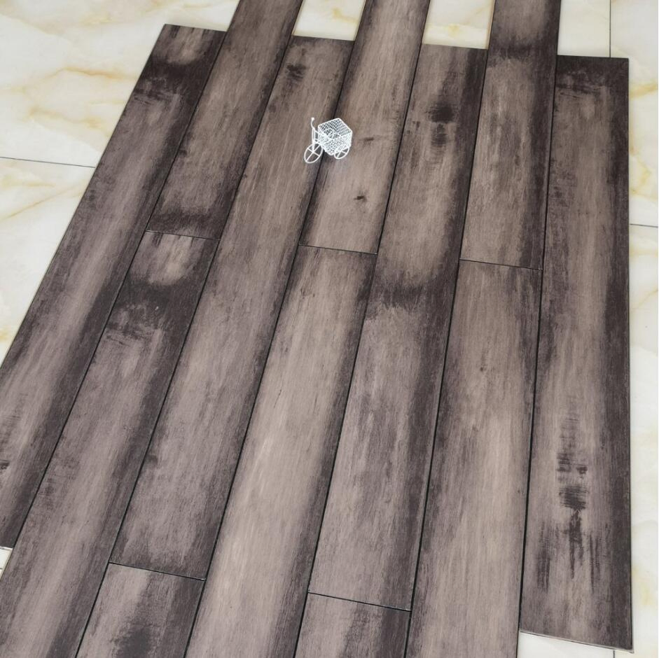 China Manufacturer Wholesale Waterproof Plank Engineered Solid Wood Laminate 12mm Embossed Flooring