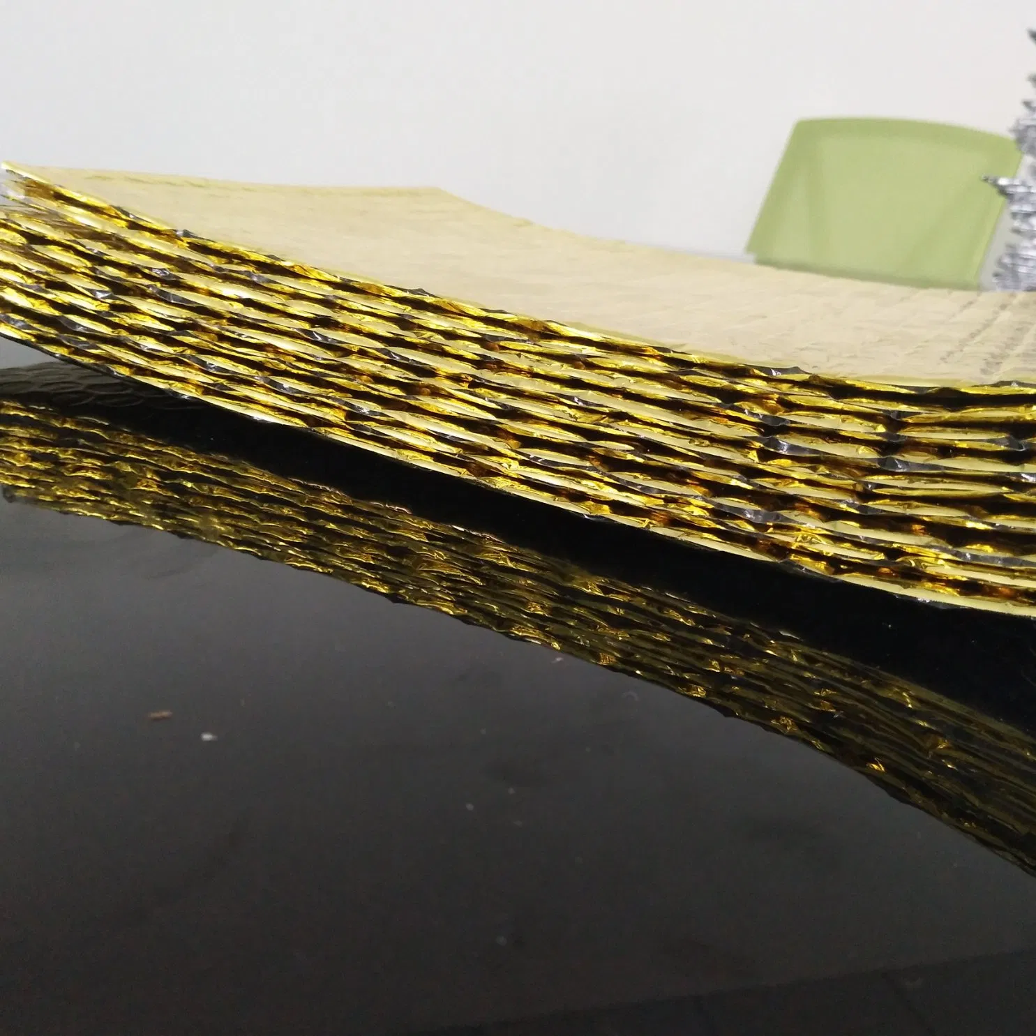 Building / Construction Materials Radiation Barrier Gold Aluminum Foil Double Bubble Thermal Insulation Material Metal Building Heat Resistant Ceiling Material