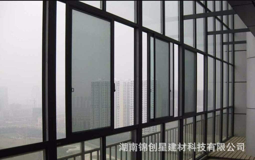 Factory Direct Supplier Customized Free Standing Aluminium Glass Sunroom Glass House Outdoor