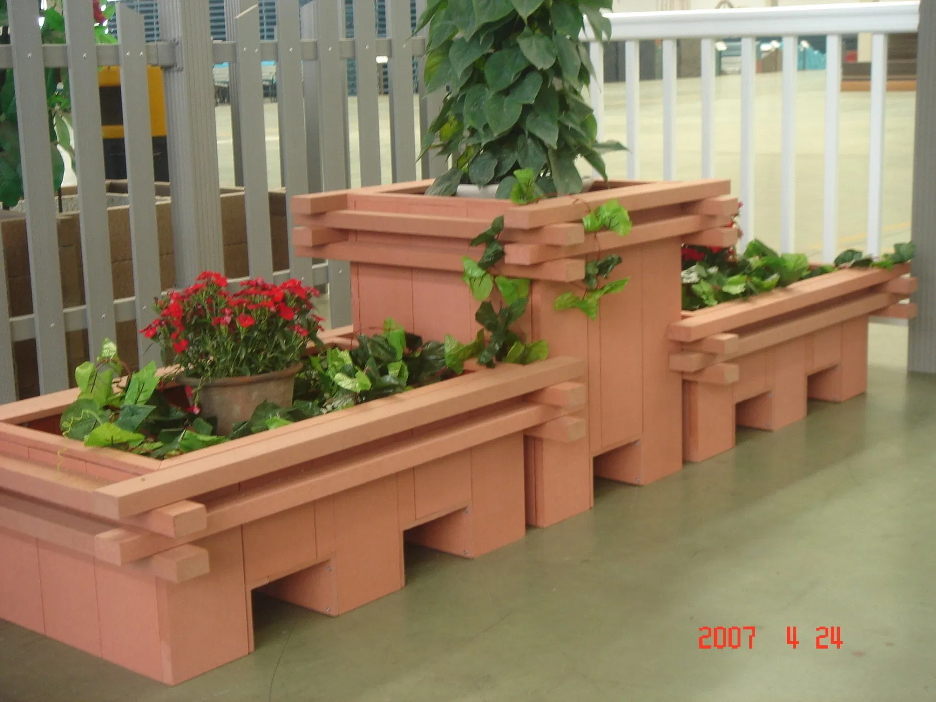 Manufacturer Supply DIY WPC Wood Plastic Garden Planter Raised Bed a Flower Pots Flower Box