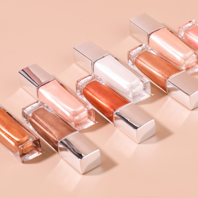 Luxurious Highlighting and Contouring Liquid for Sculpted Features