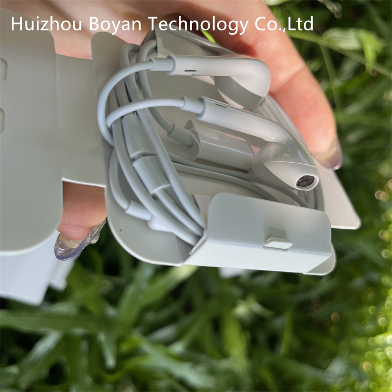 Наушники Earpods с разъемом Lightning