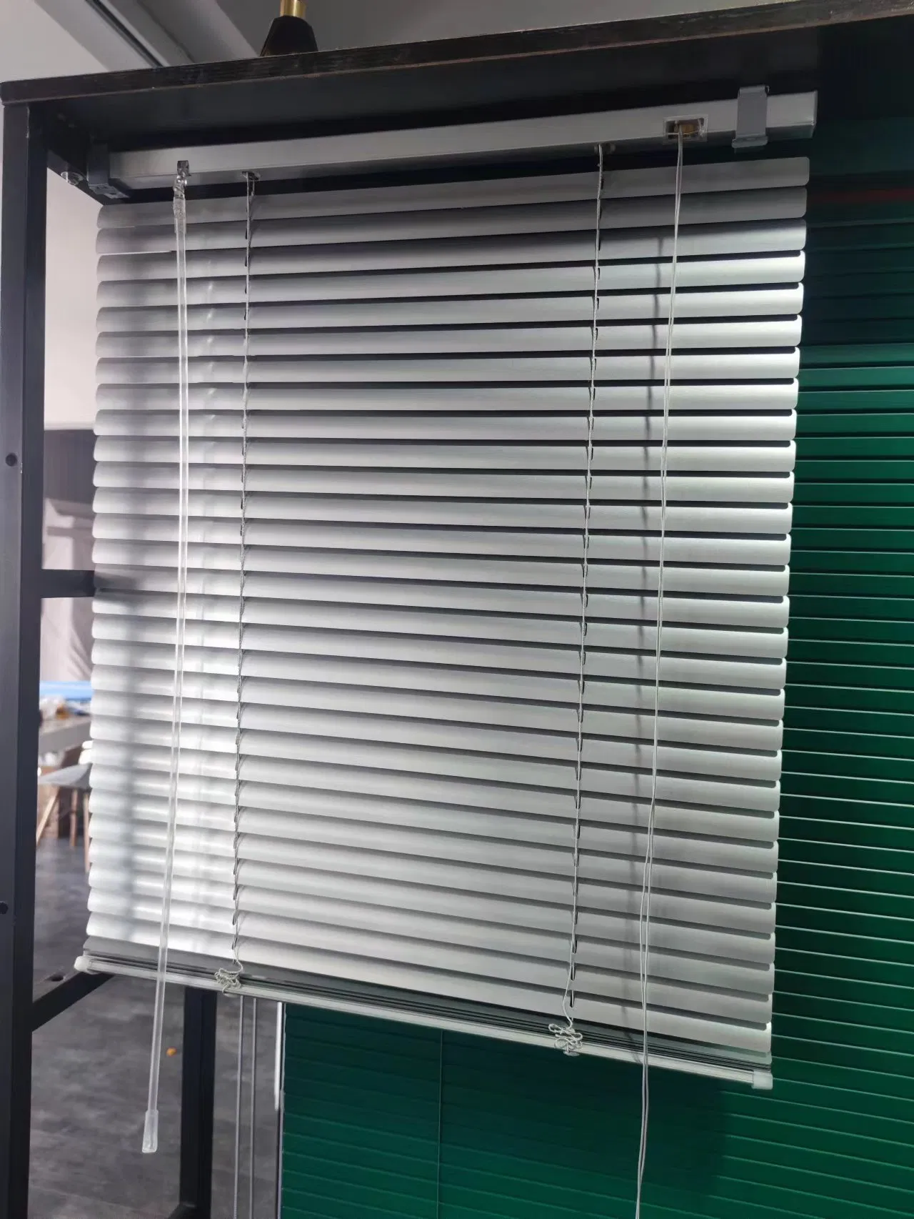 Customized 25mm Slat Aluminum Horizontal Waterproof Venetian Blind