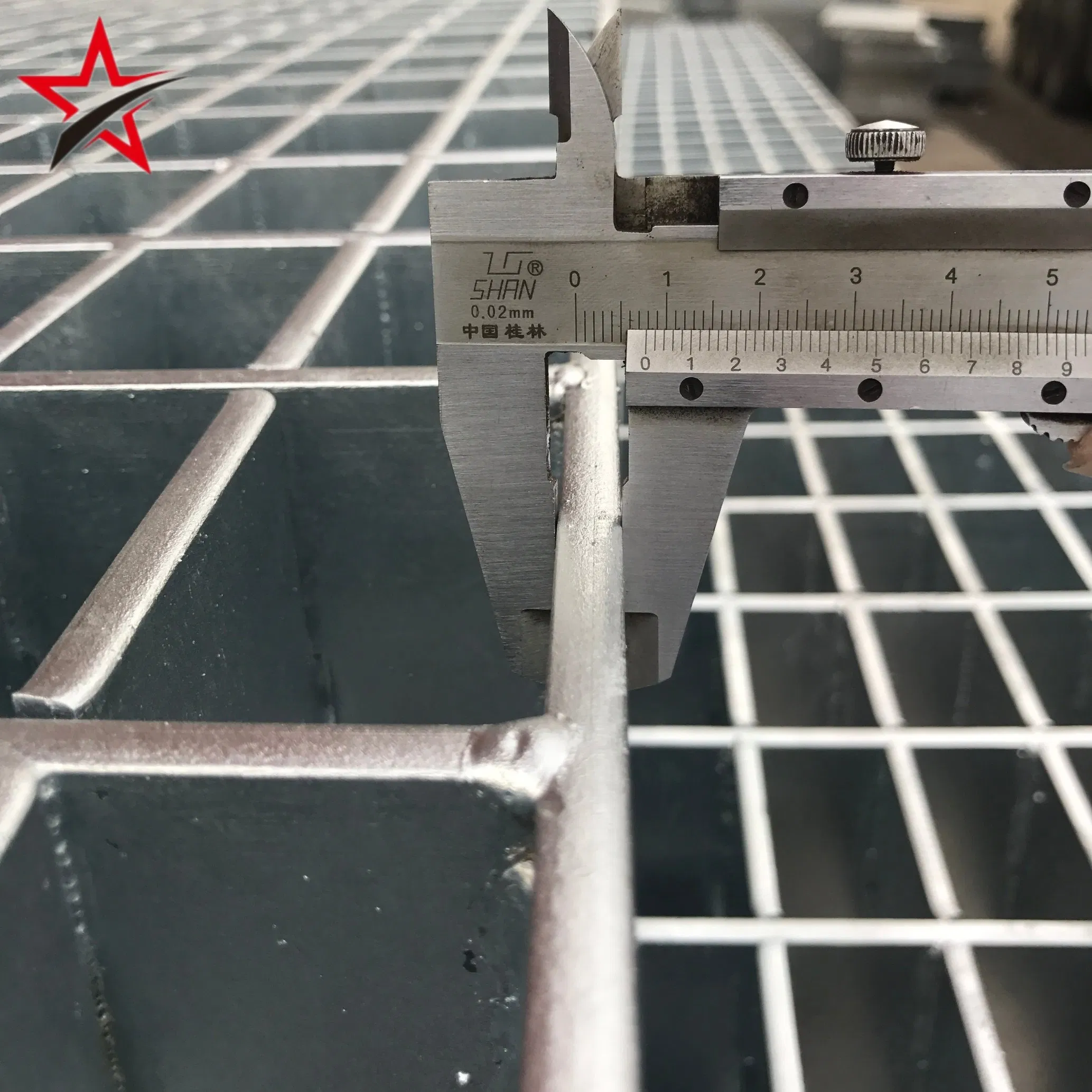 Heavy-Duty Plug-in Steel Grating for Industrial and Commercial Use