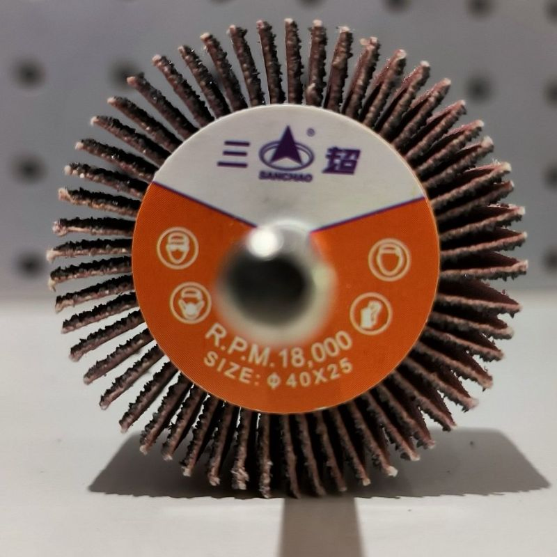 Абразивный лепестковый круг из циркония с валом