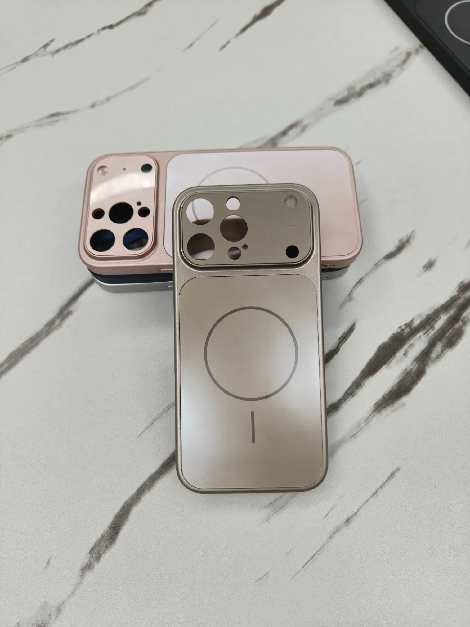 Чехол для iPhone 17 PRO Max, новогодний, магнитный