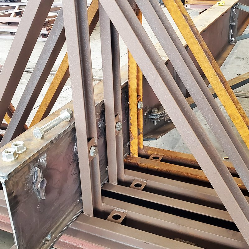 Durable Iron Truss Bridge for Efficient Modular Building Solutions