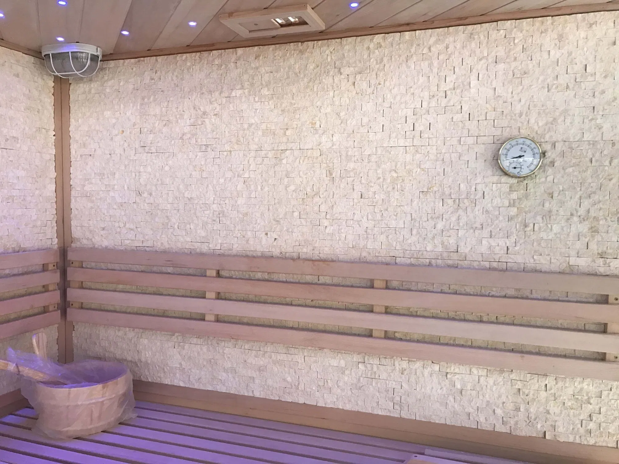 Финская сауна на 4 человек с сухим паром