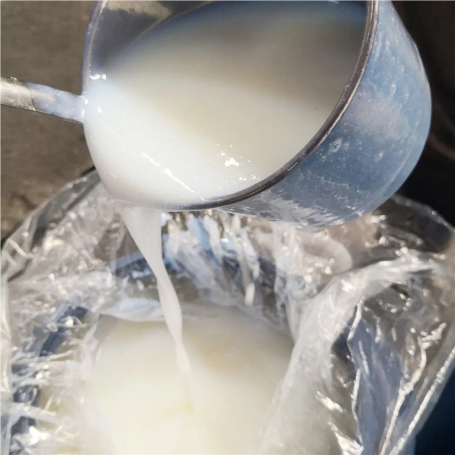 Premium Styrene-Acrylic Emulsion with Excellent Stability for Walls with Excellent Mechanical Stability, Dry Film Water Resistance