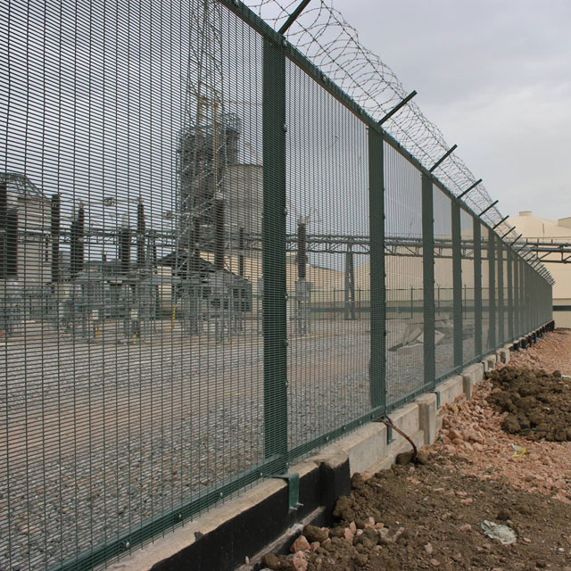 Welded Metal Curvy Wire Mesh Airport Security Fence Supplier