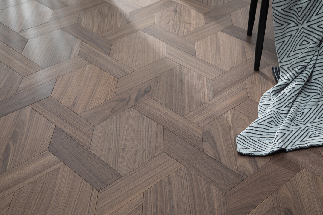 Black Walnut Shaped Parquet Flooring Chinese Knot Wood Flooring