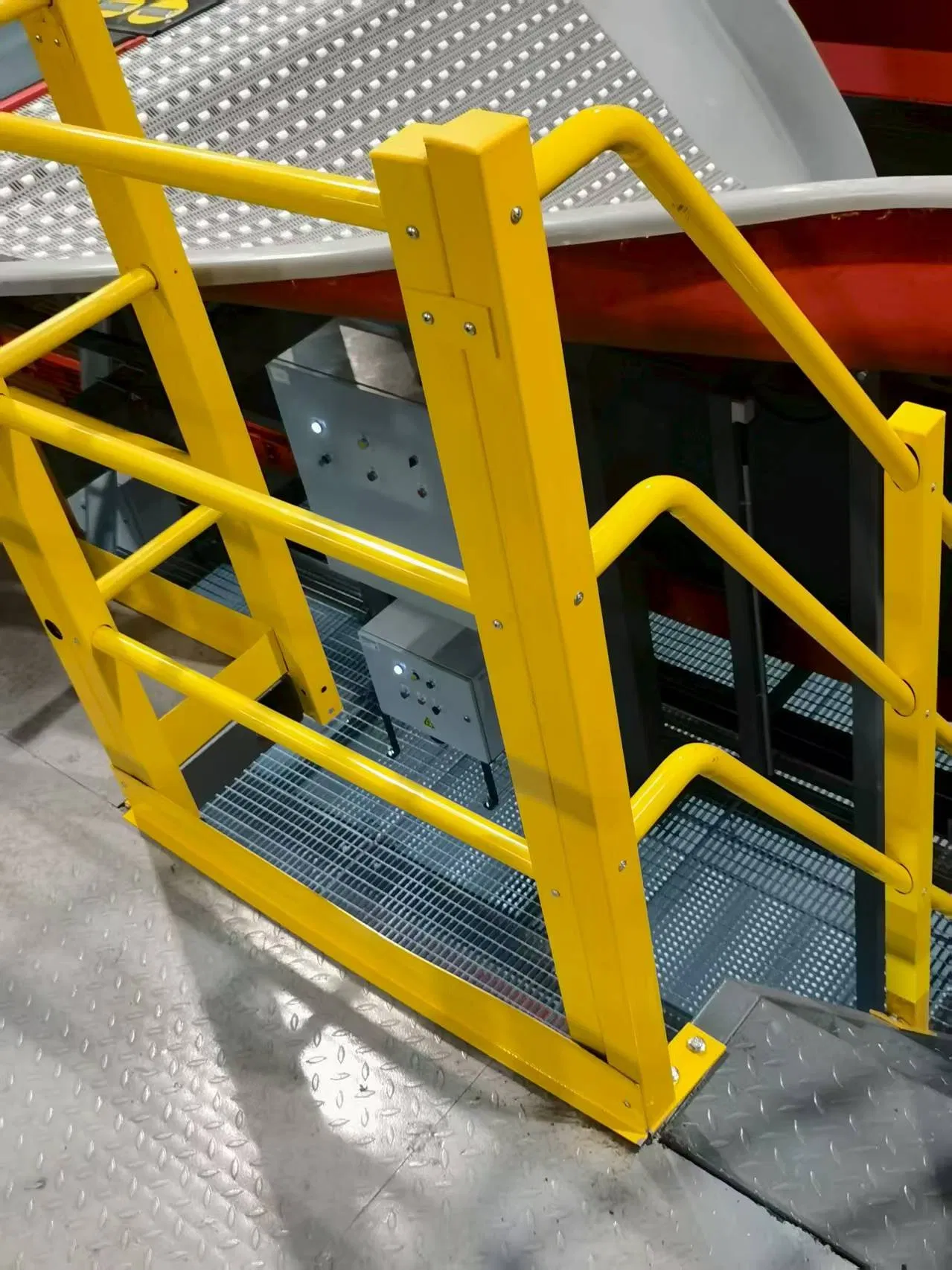 Customized Resistant to Rust Hot-Rolled Section Staircases for Shopping Mall