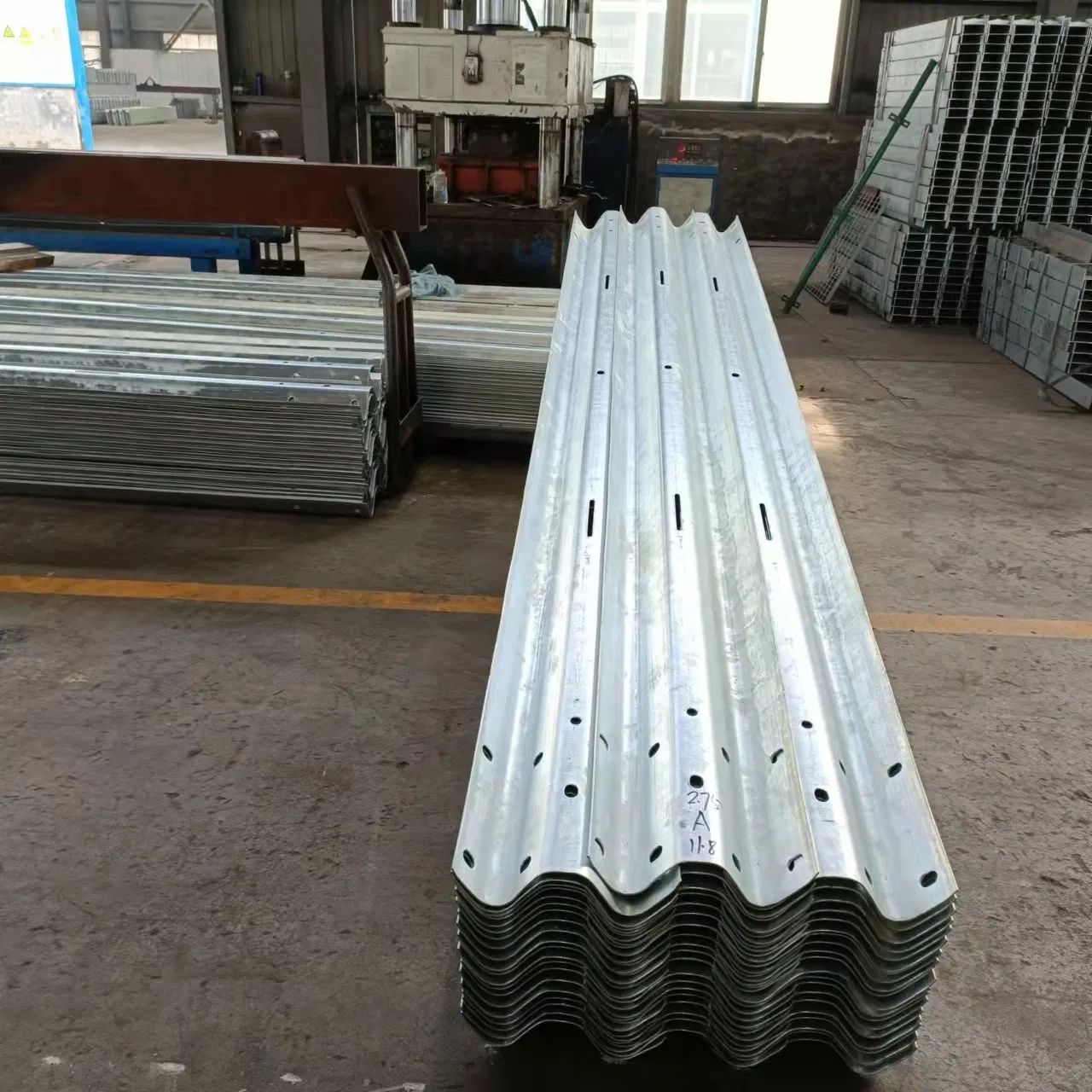 Barriers on Road W Beam Crash Barrier Galvanized Highway Guardrail Aashto M180 Stainless Steel with CE Certificate for Sale