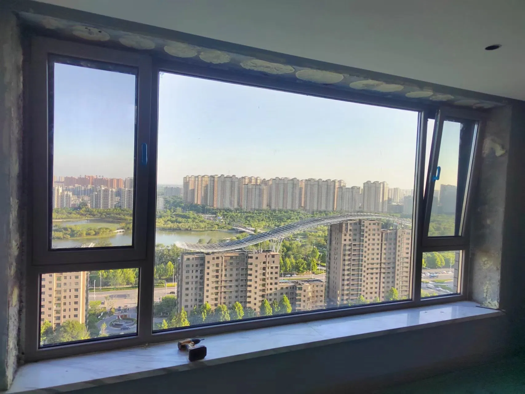 New Popular Modern Design High Quality Double Glazed Glass Heat Insulated Windows Large Bay Window Aluminum Tilt & Turn Casement Window for Living Room Balcony