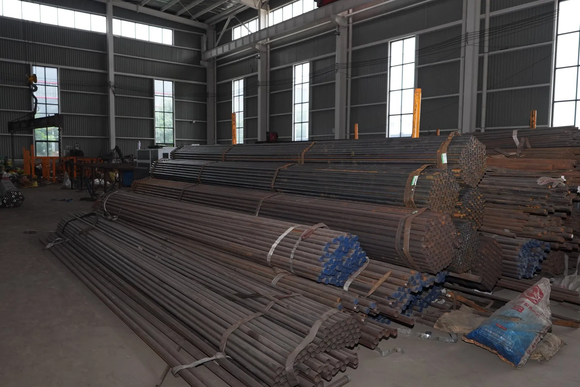 Hot-Rolled Straight Seam Steel Pipe