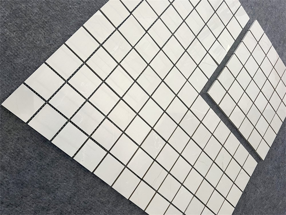 Мозаичная плитка под серый мрамор для улицы