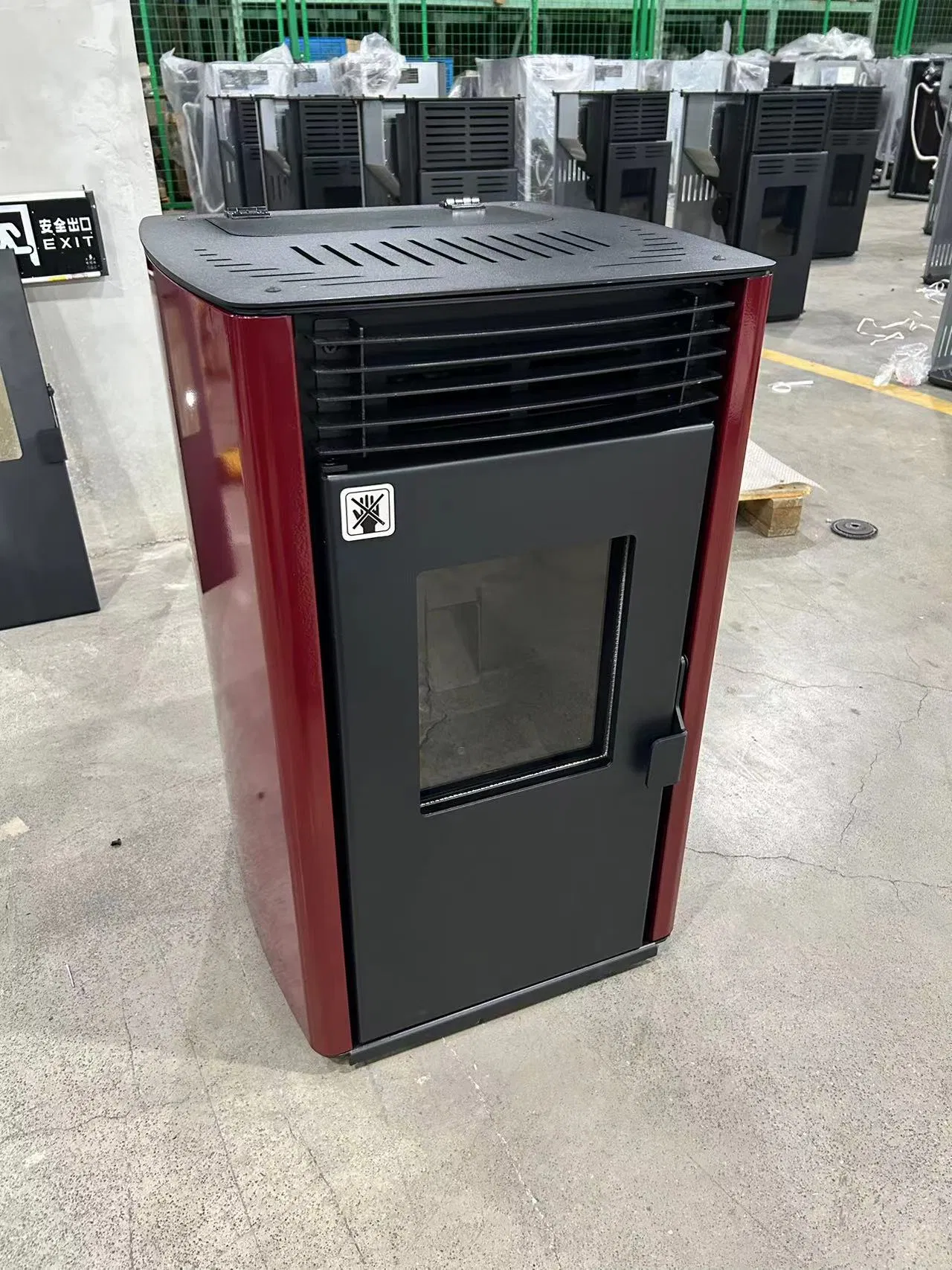 Современная пеллетная печь с дистанционным управлением