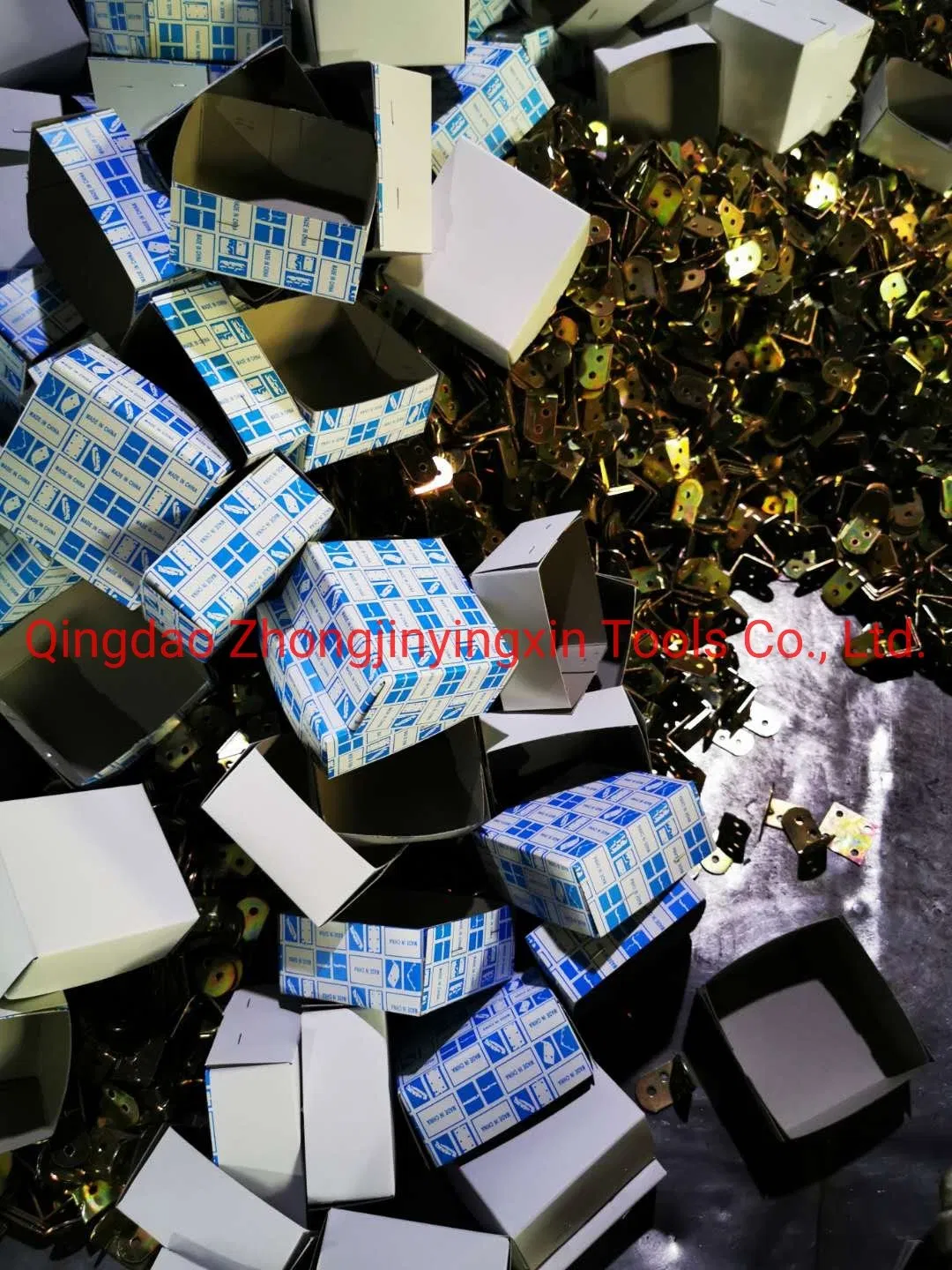 Уголок металлический L-образный 20x20 и 30x30 для мебели