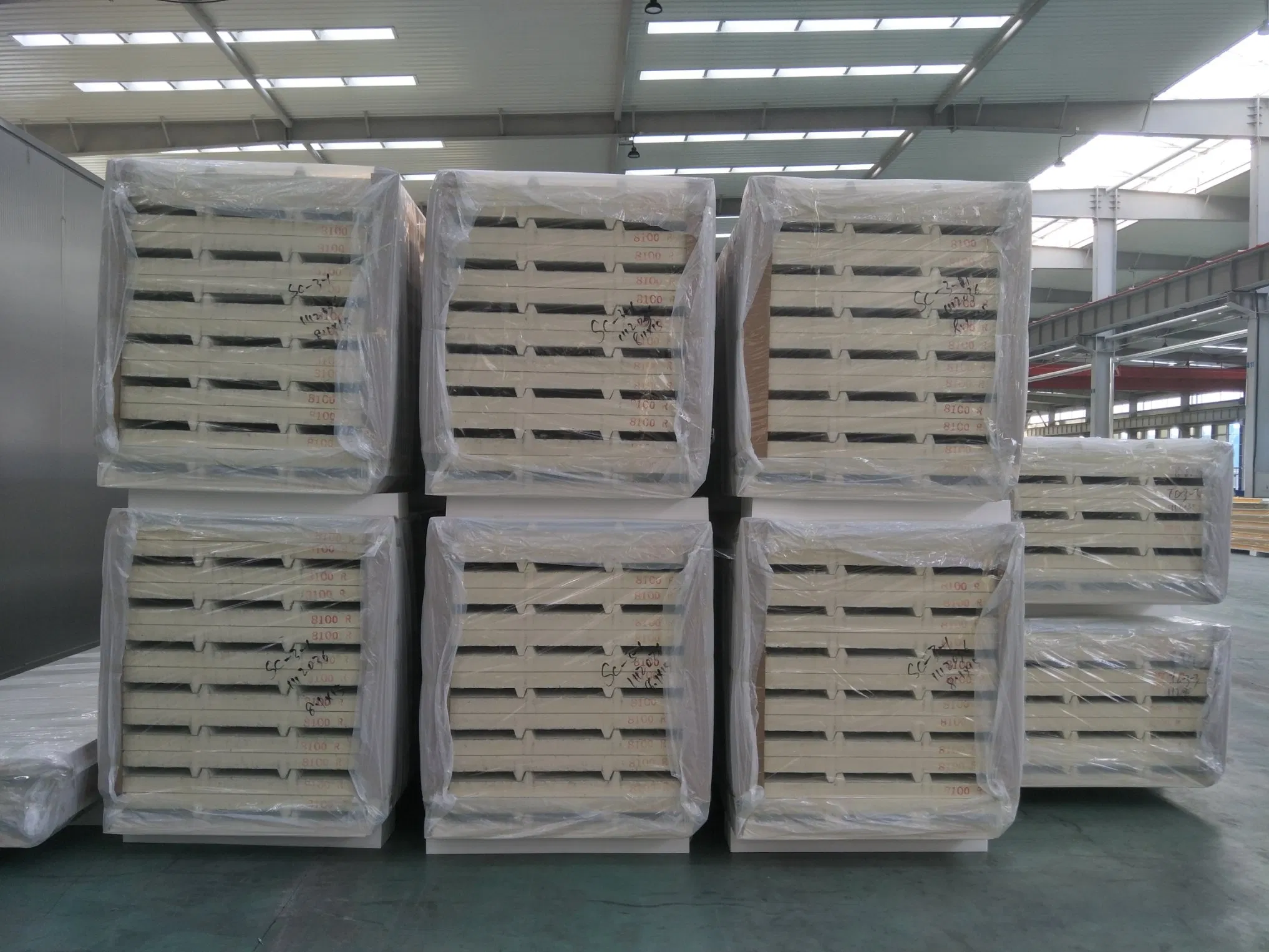 Low Price PU/PIR/EPS/Rockwool/Glasswool Sandwich Panel for Wall and Roof of Steel Structure