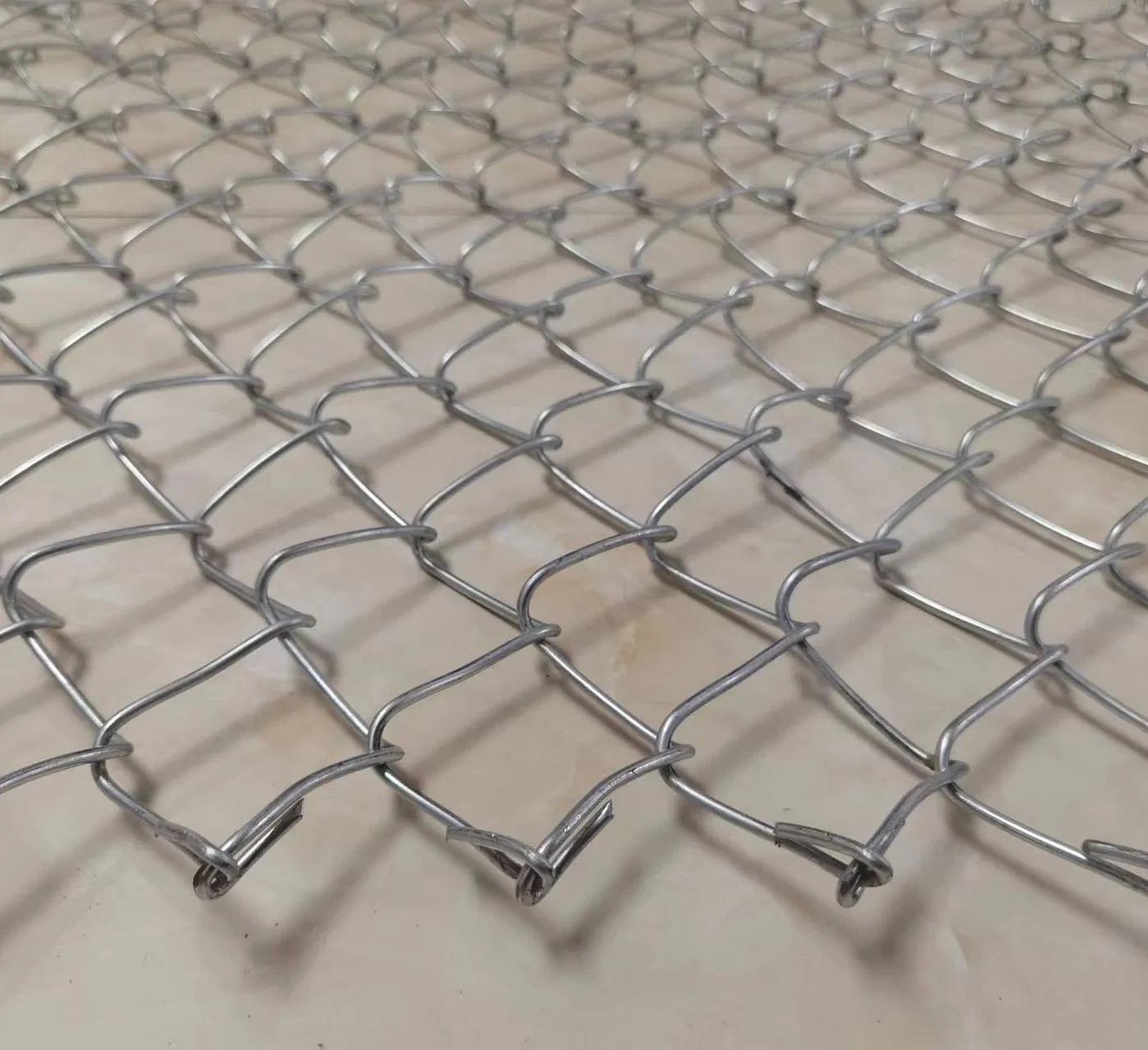 3.0mm Galvanized Chain Link Fence Diamond Mesh Fence in Good Price