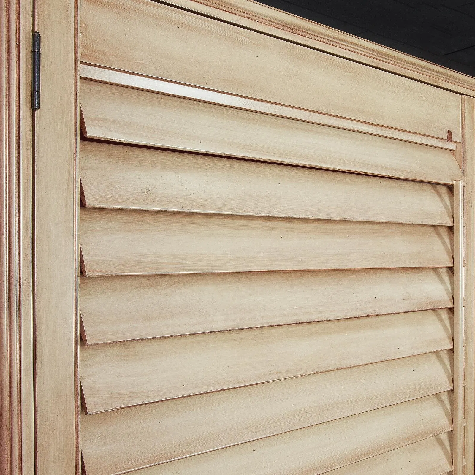 High Quality Natural Hard Wood Plantation Shutters